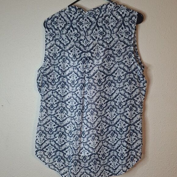 Blue and White Sleeveless Blouse size large - Picture 4 of 6